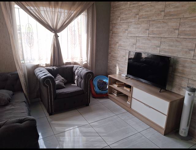 2 BEDROOM FREEHOLD FOR SALE IN VILLA LIZA